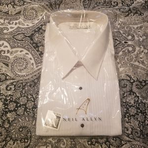 Brand new, still in original packaging, tuxedo shirt. Size XXL 34/35.